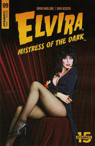 Cover for Elvira Mistress of the Dark (Dynamite Entertainment, 2018 series) #9 [Cover D Photo]
